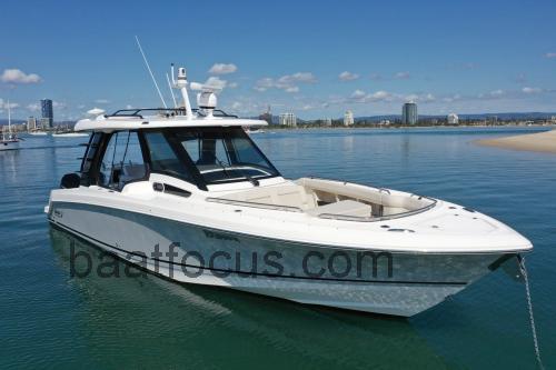 Boston Whaler 350 Realm Spesifikasjoner og anmeldelser